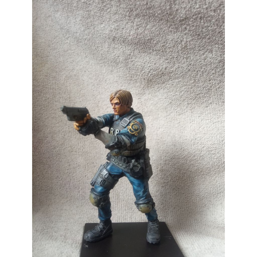 Leon S Kennedy RE2 Statue Resin full Paint