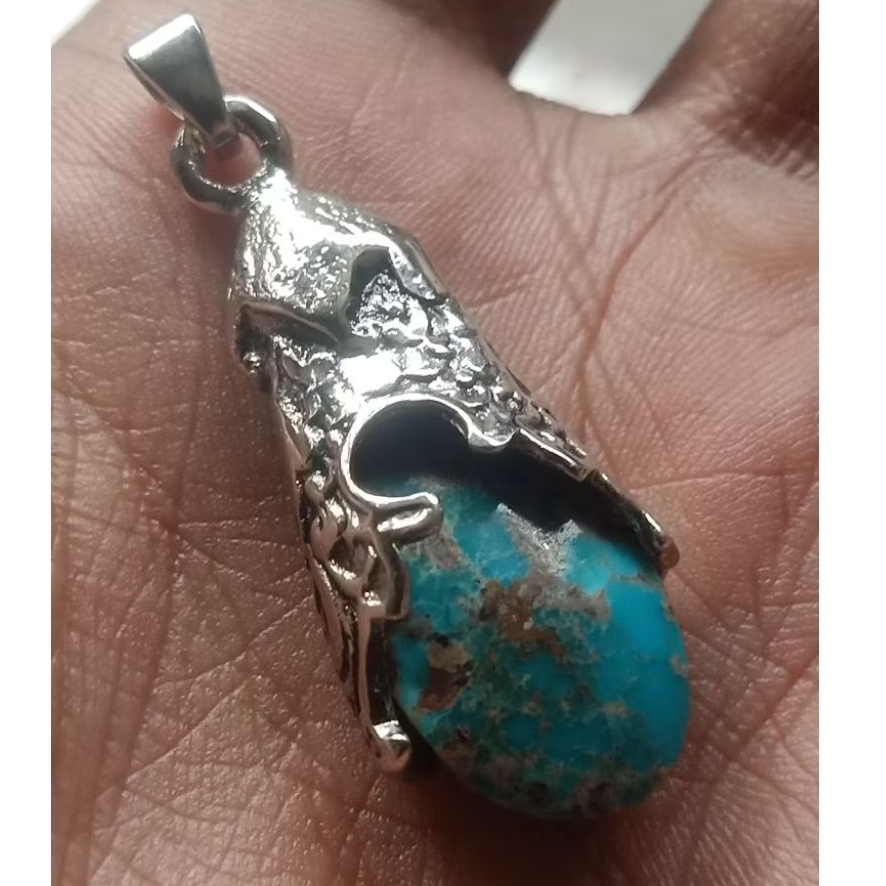 liontin batu pirus Persia