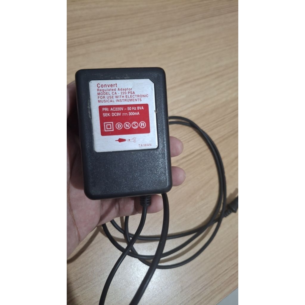 Adaptor efek gitar merk Convert model CA-220 PSA made in Taiwan