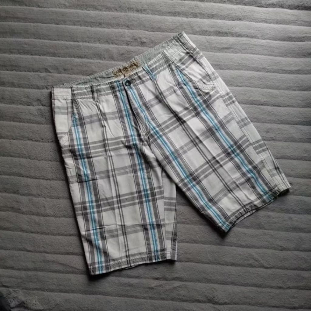 Celana Pendek Pria Motif Kotak-Kotak by Abercrombie