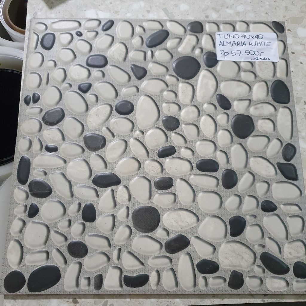 keramik lantai kamar mandi garasi teras taman rumah UNO 50X50 ALMARIA WHITE motif batu hitam black  