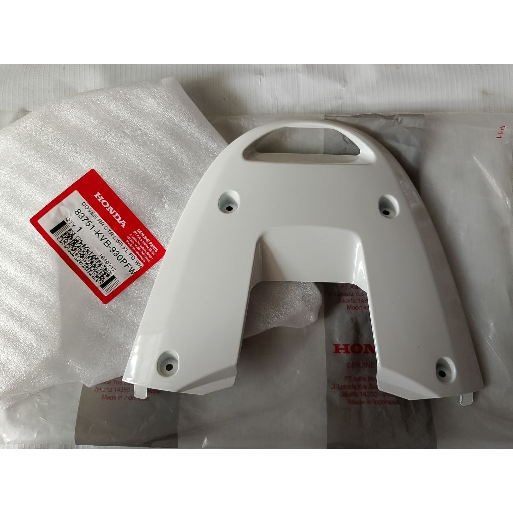 Cover Sambungan body Honda VARIO 110 KARBU Putih Original baru AHM 83751-KVB-930PFW