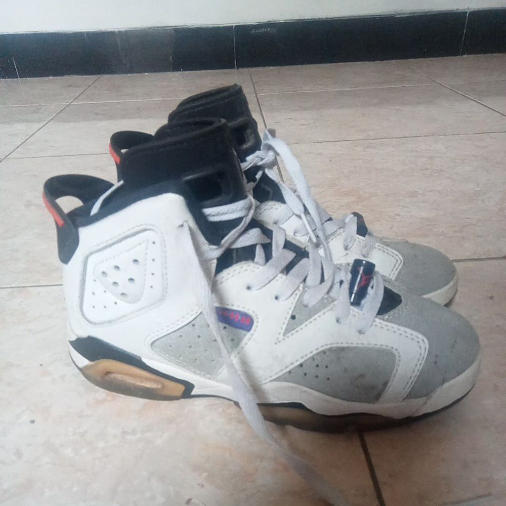 pl sepatu basket Jordan minus pemakaian