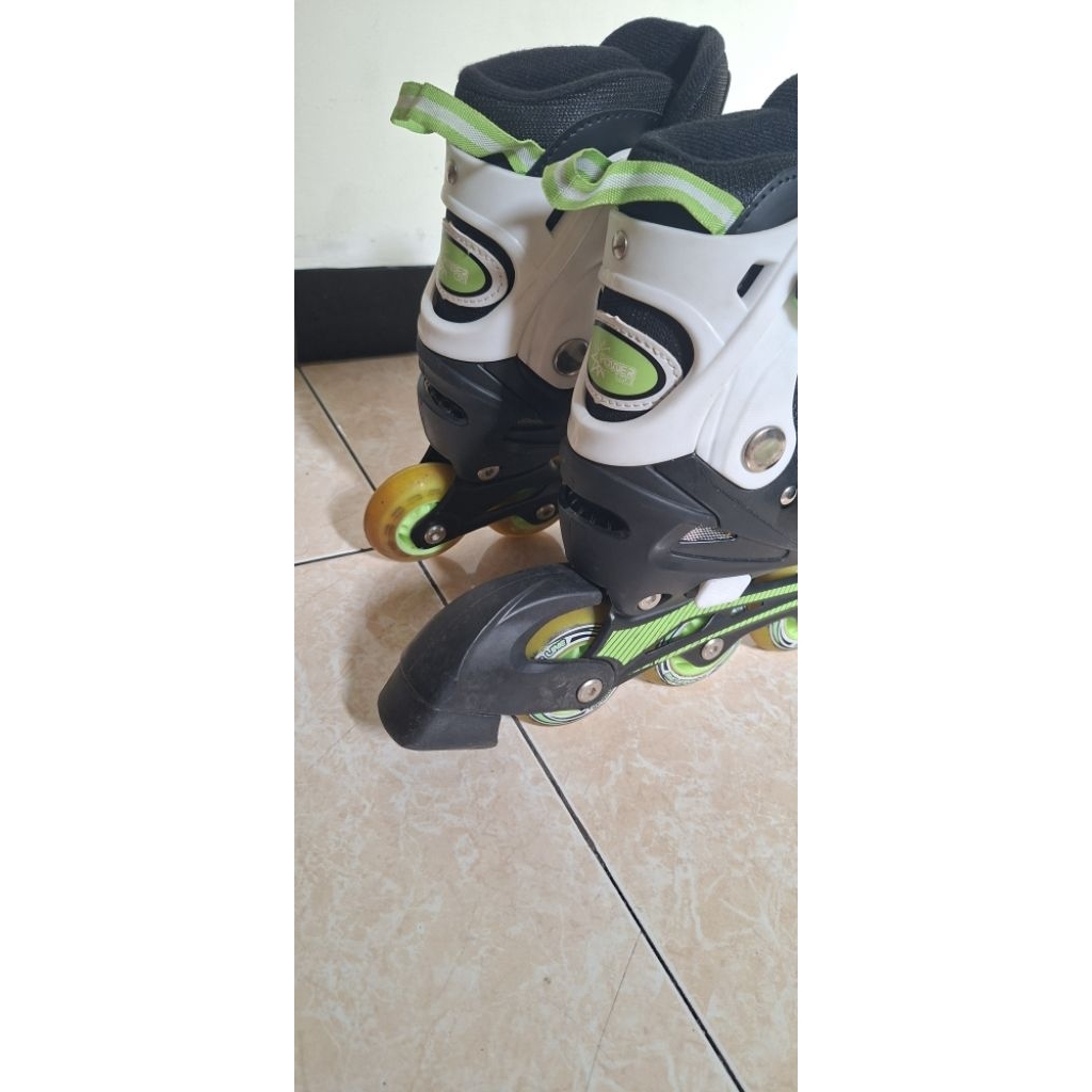 sepatu roda anak bekas