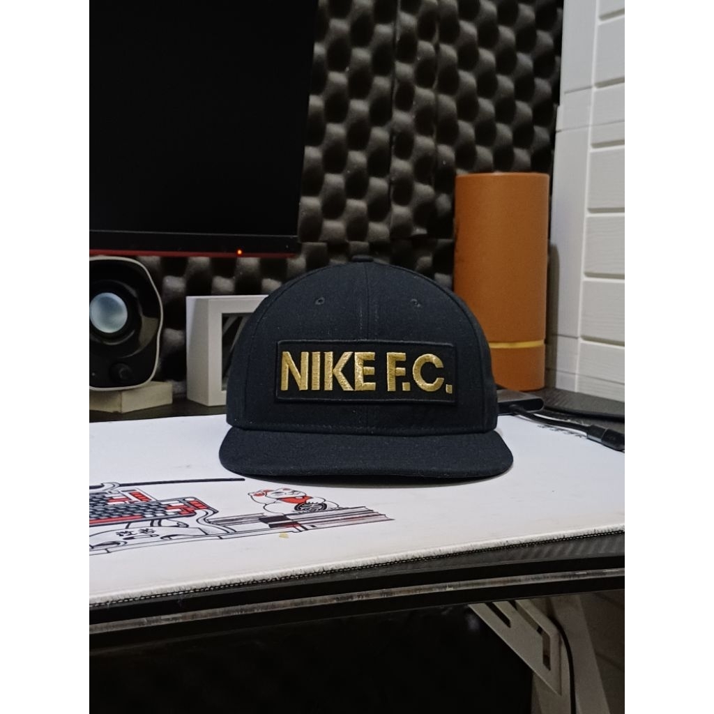 topi nike true second