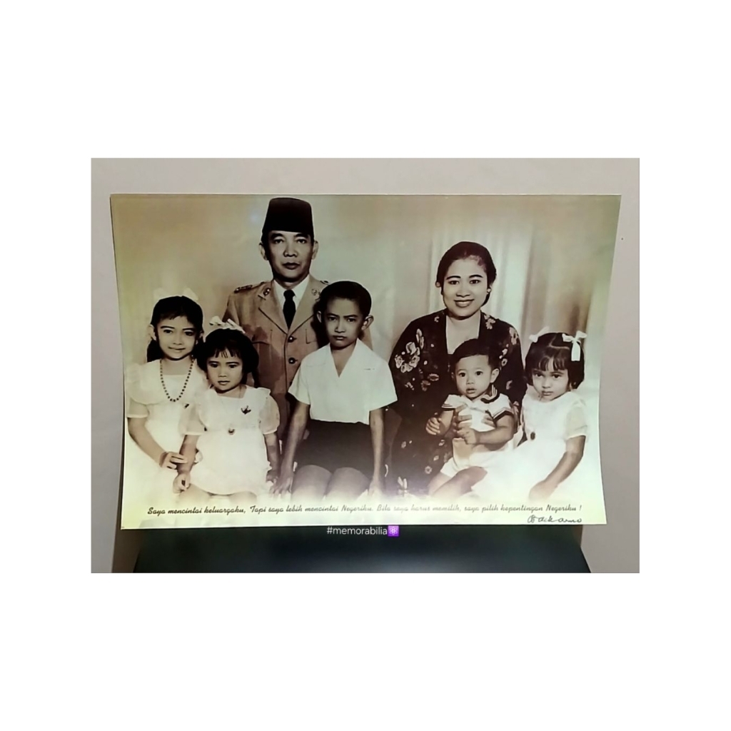Poster Lawas Soekarno dan Keluarga
