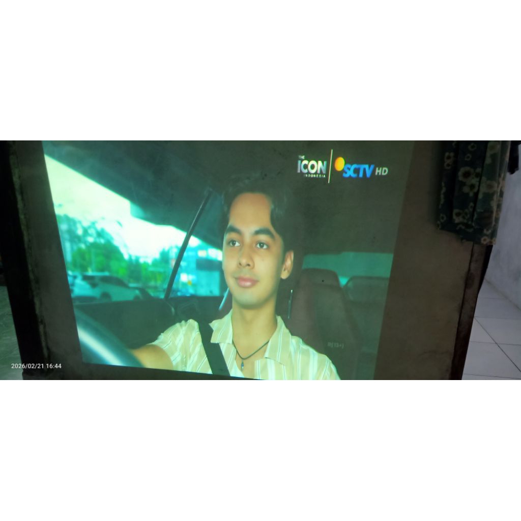 proyektor epson eb-s9 gambar tajam minus di body ada pecah