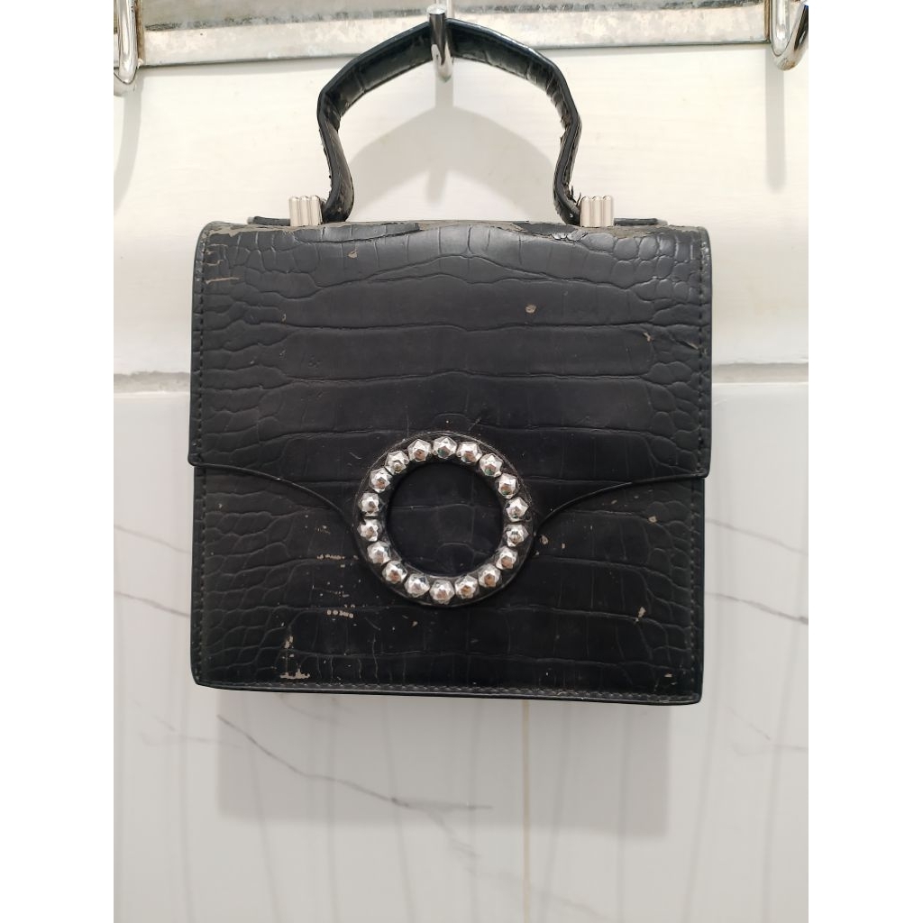 Tas Wanita merk Charles & Keith bukan ORI Preloved