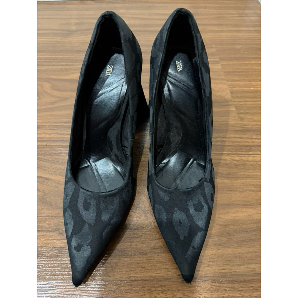 Sepatu Wanita Heels Hitam Brand Zara Ukuran 35 Preloved no dus