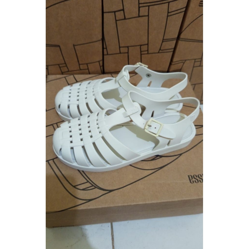 Melissa possesion preloved