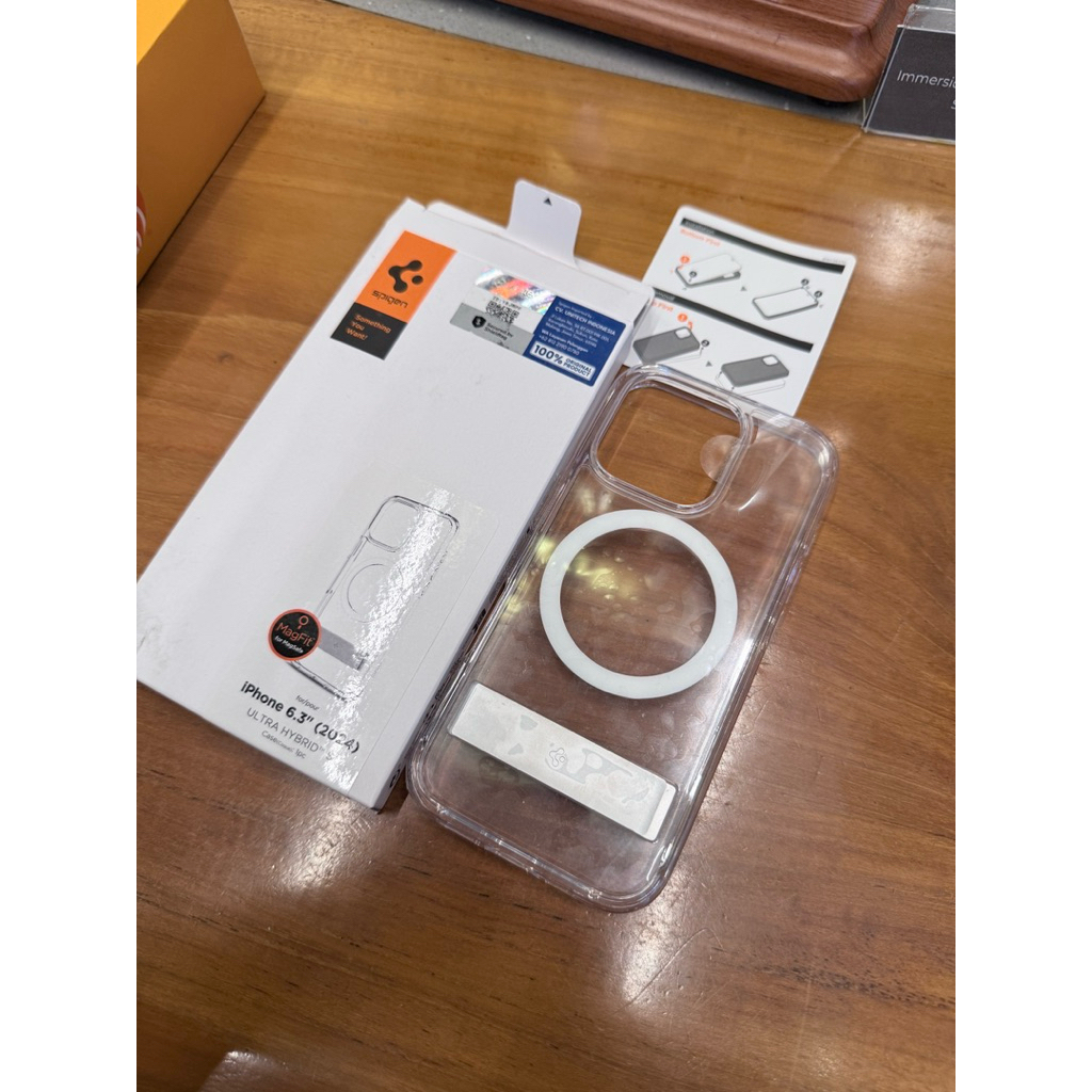 Spigen Clear Case + Stand (Ip 16 Pro), [Second]