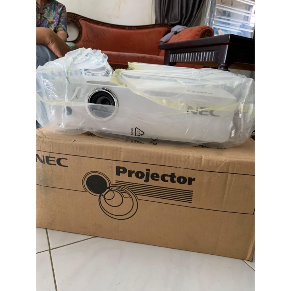 Proyektor NEC Model No. NP-MC301XG (Bisa di NEGO)