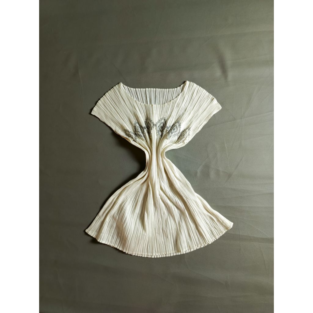sleeveles pleats please issey miyake