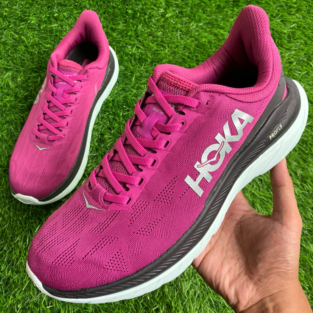 HOKA One One Mach 4 Fuchsia Black running shoes size 42 - 43
