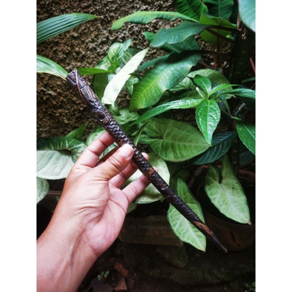 Pipa Once Kayu Kaboa Ukir Naga 30cm – Handmade Ukiran Naga Eksklusif