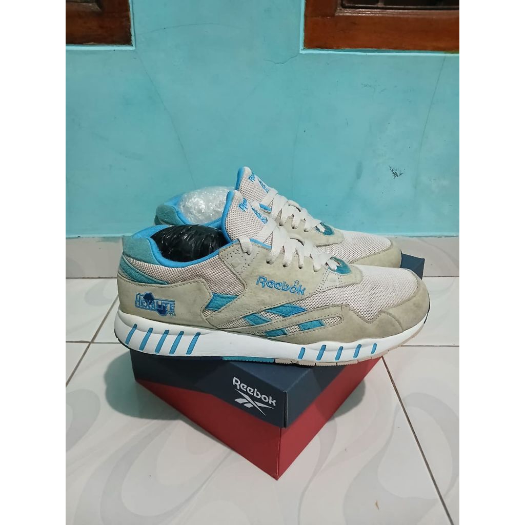 Sepatu Reebok Size 42,5 Hexalite Ventilator