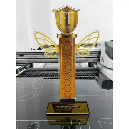 Plakat Akrilik Tatakan Kayu + Box PLAKAT AKRILIK CUSTOM TATAKAN KAYU HITAM