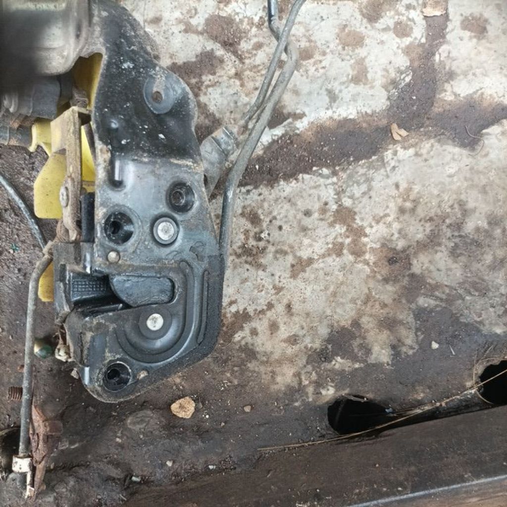 doorlock pintu kiri depan hyundai excel2 Verna avega