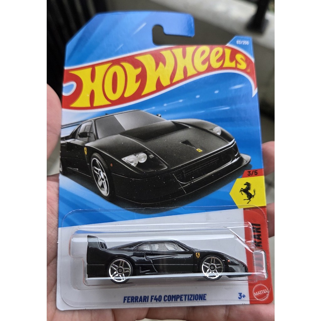 Hot Wheels Diecast Mobil - Ferarri F40 Competizione Black, Ferrari SF90 Stradale Metal Silver dan Bi