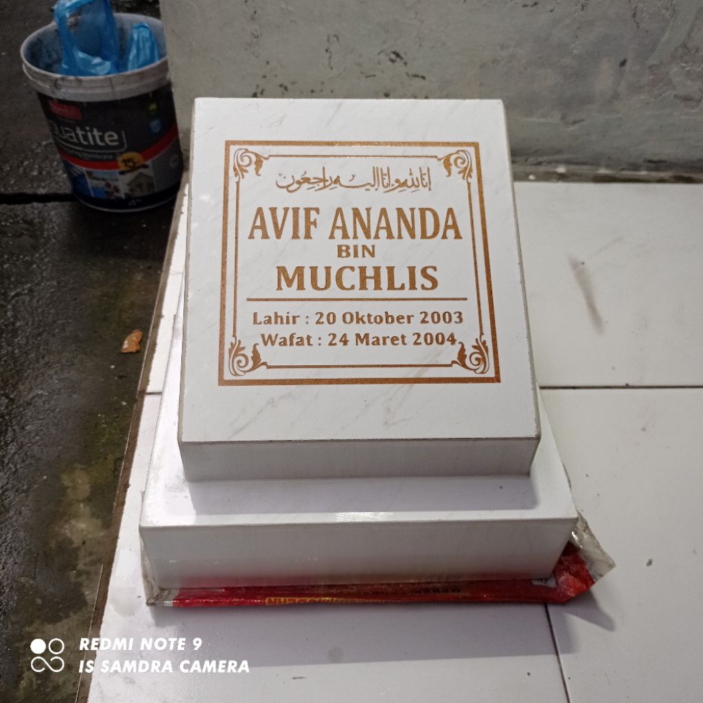 batu nisan 25X25 keramik full dudukan