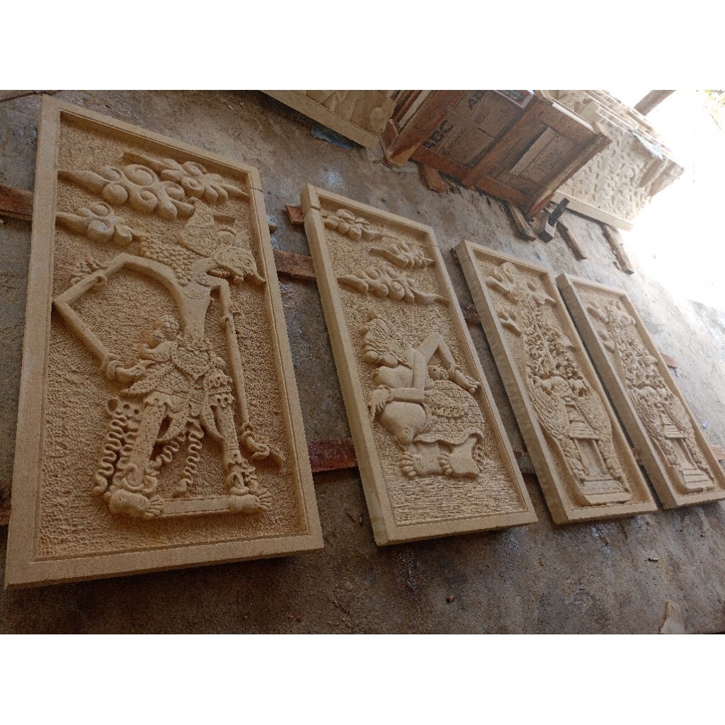 relief gunungan batu alam tokoh wayang