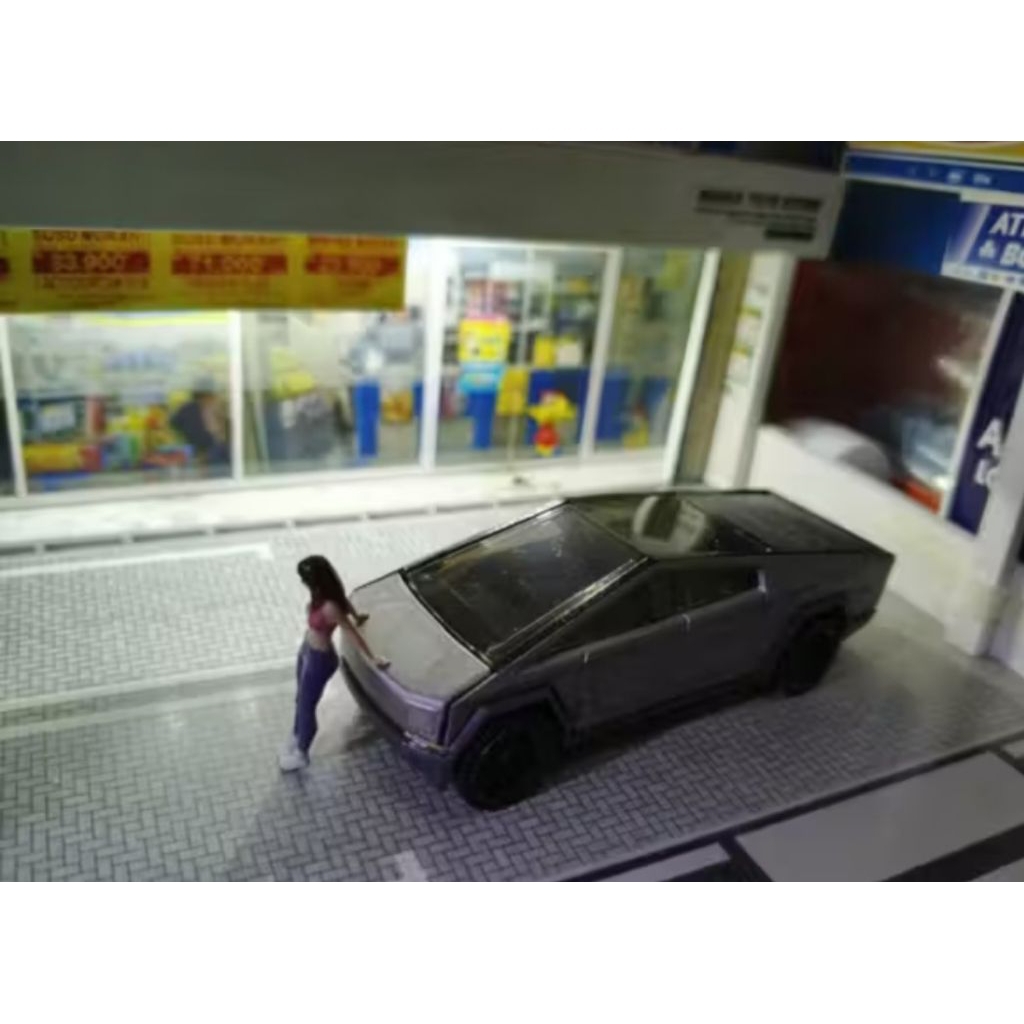 tomica premium Tesla cyber truck + figure.