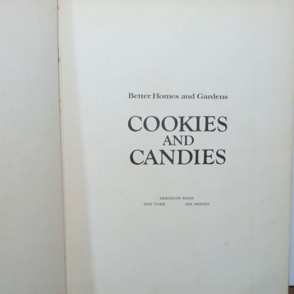 Buku cookies And Candies