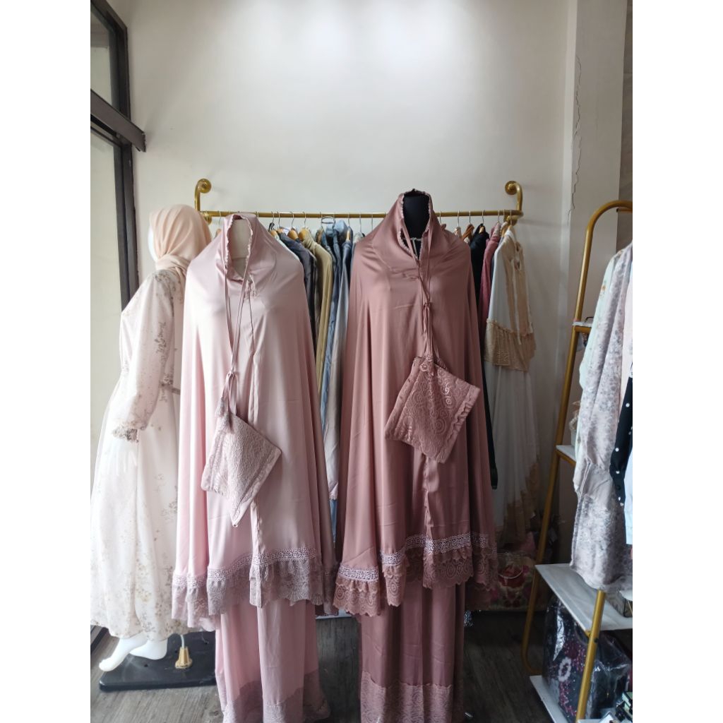 mukena armani silk renda