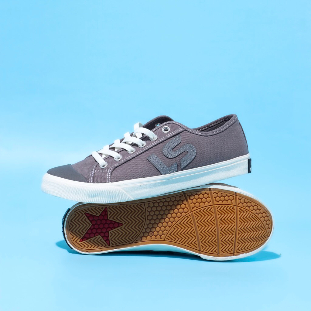 Lucky Star FOMO Grey Sepatu Sneakers Canvas Kasual
