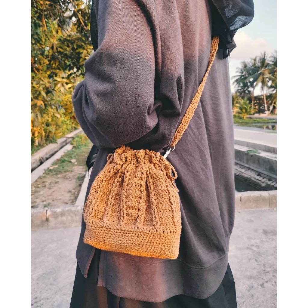 Crochet Mini Slingbag - Handmade / tas selempang, tas serut, tas rajut