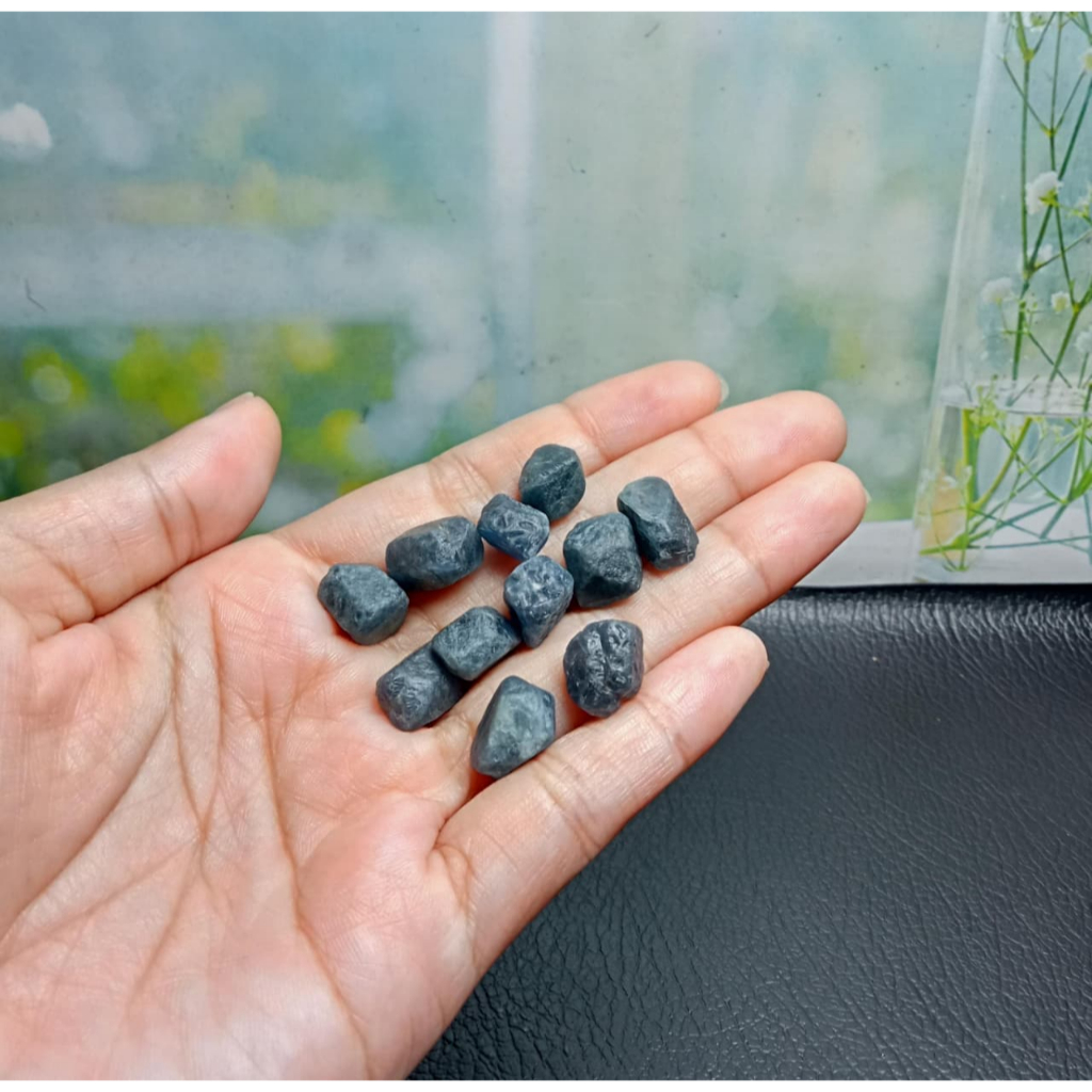Natural Blue Sapphire rough (1)