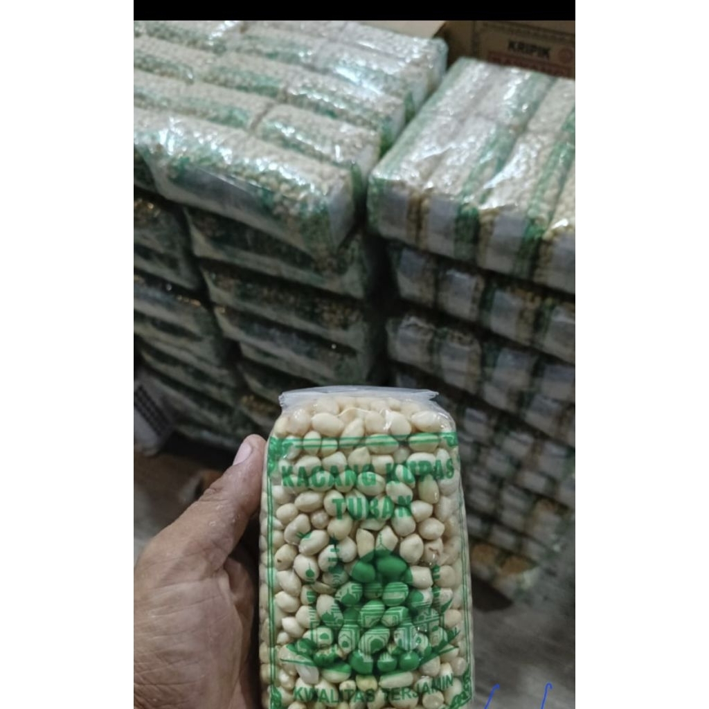 kacang kupas. kacang tuban