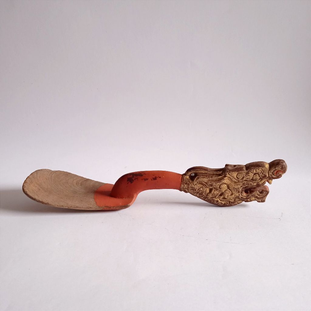 Antik Vintage Centong Nasi Peranakan Motif Naga Bahan Kayu Jati Ukir Warna Asli Lama Kuno Tua Layak 