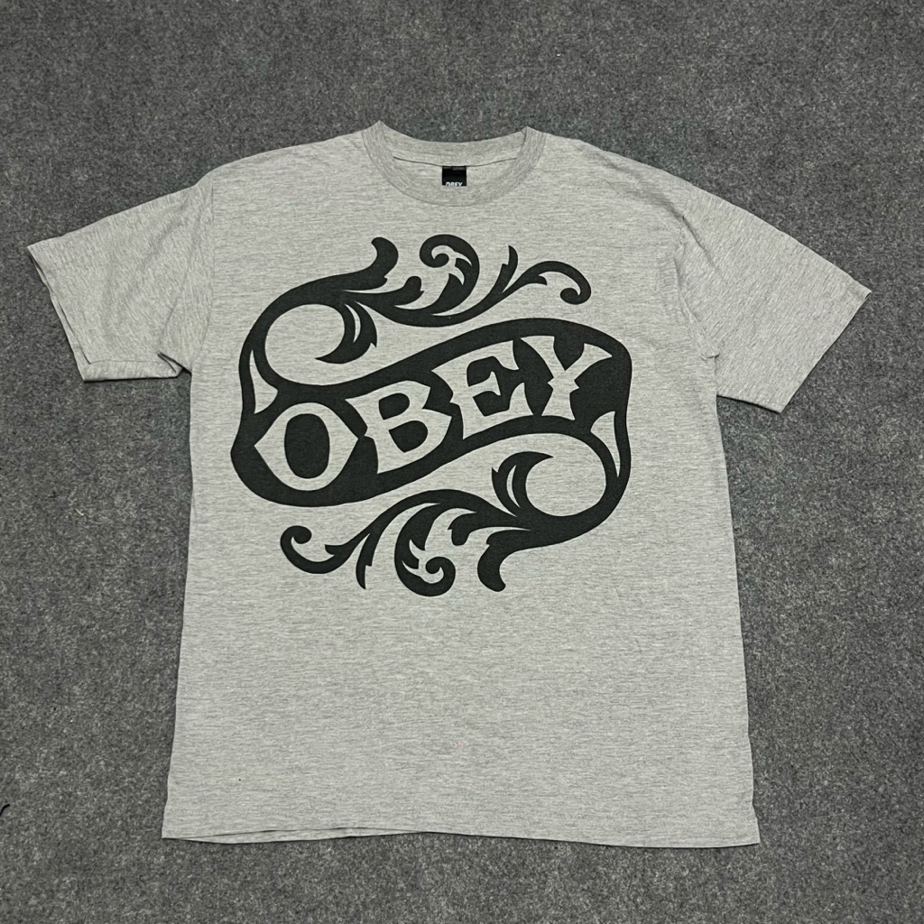Vintage y2k Obey tee