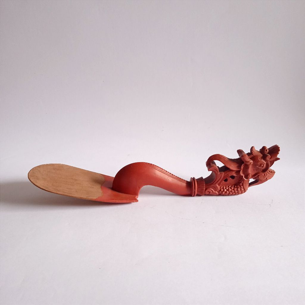 Antik Vintage Centong Nasi Peranakan Motif Naga Bahan Kayu Jati Ukir Warna Asli Lama Kuno Layak Kole