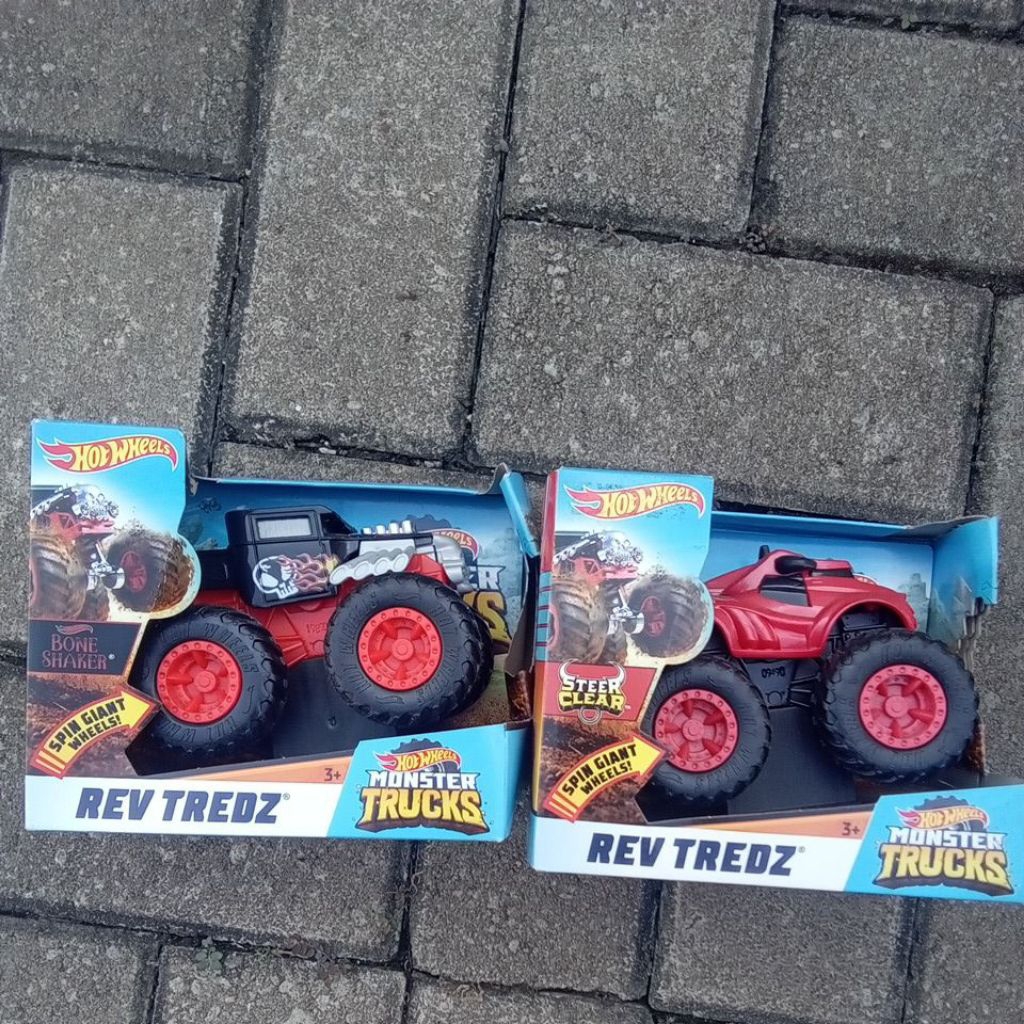 bone shaker/steer clear monster trucks hotwheels rev tredz