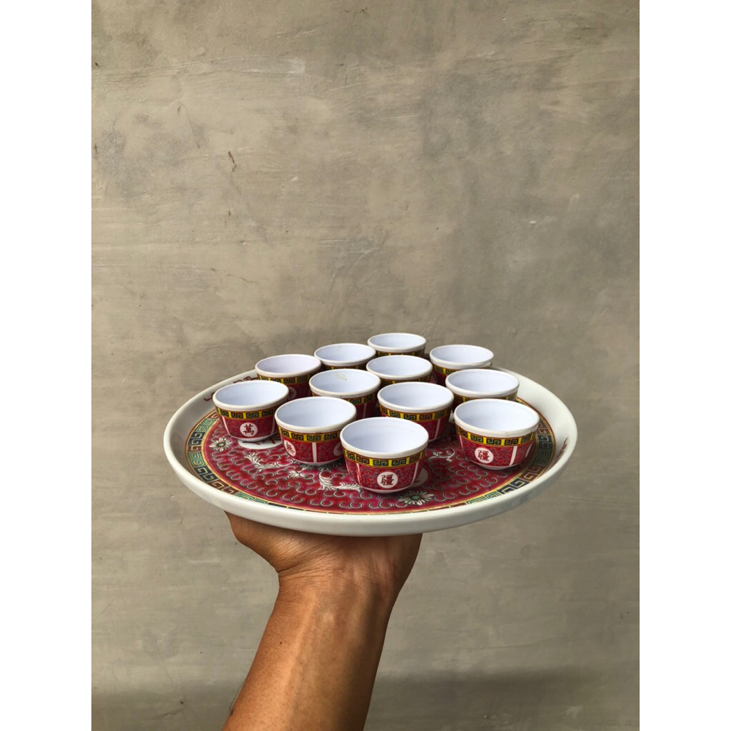 Nampan dan sloki keramik tua