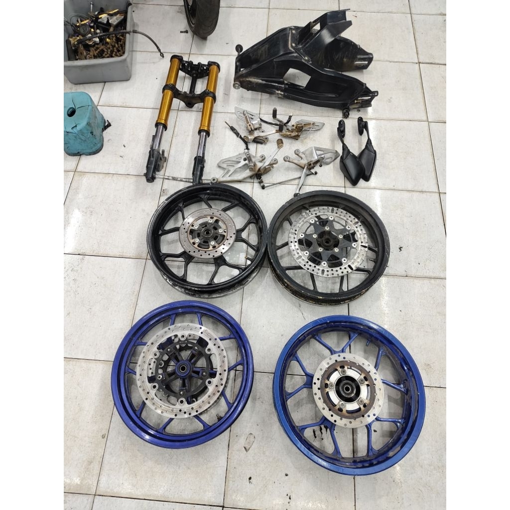 arm lebar shock depan usd step footstep depan belakang Velg tapak lebar v rossiPNP yamaha xabre r15 