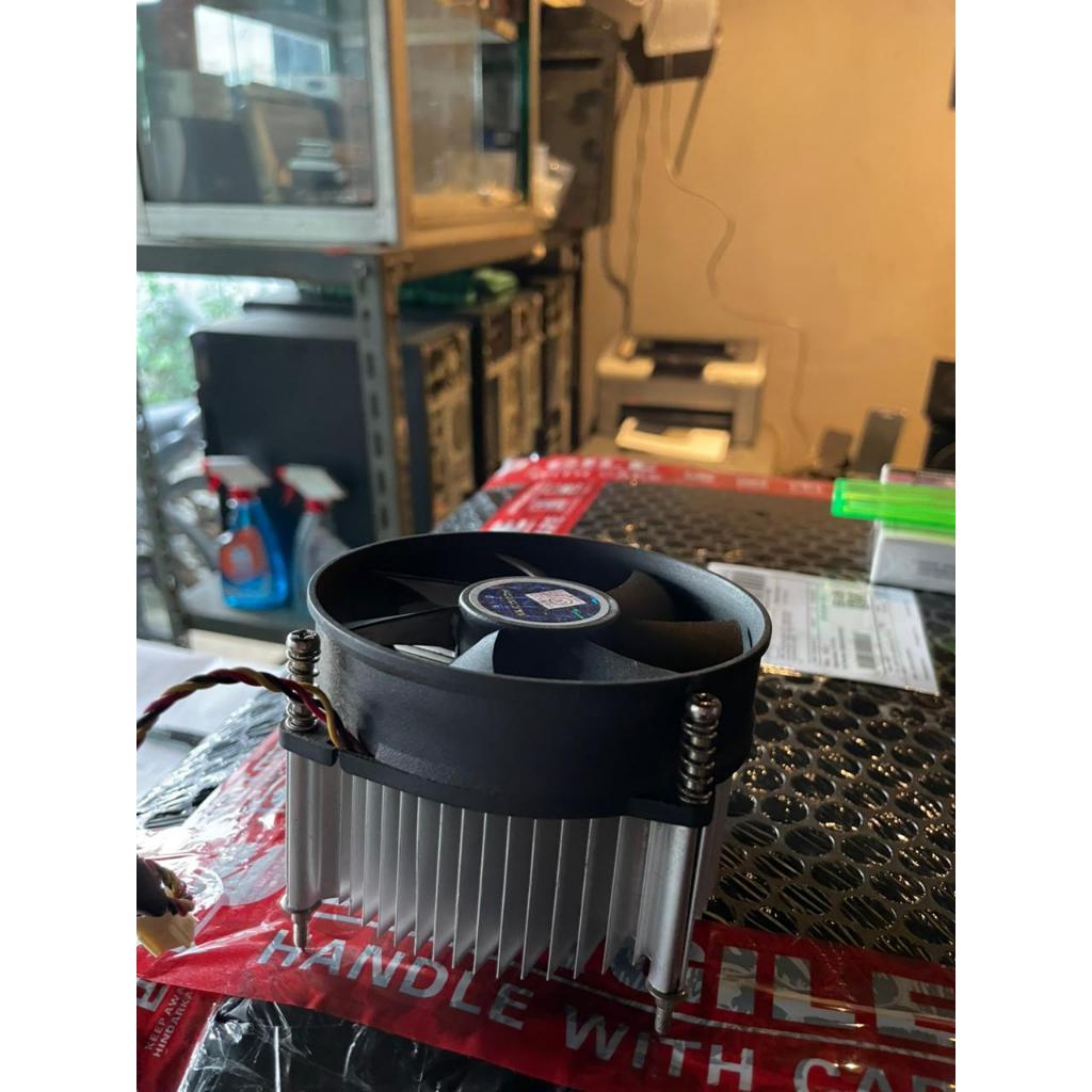 Fan Kipas Pendingin Prosesor (CPU Cooler) merek Foxconn