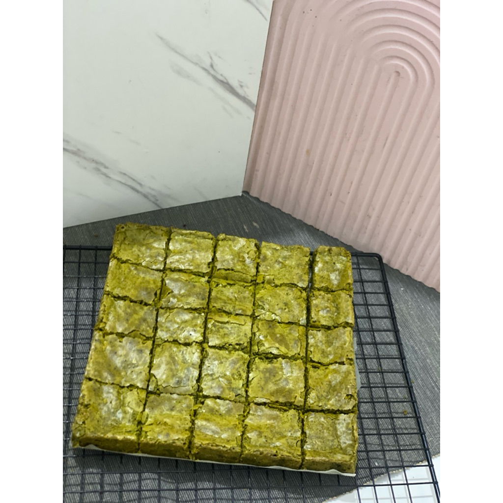 MATCHA FUDGY BROWNIES