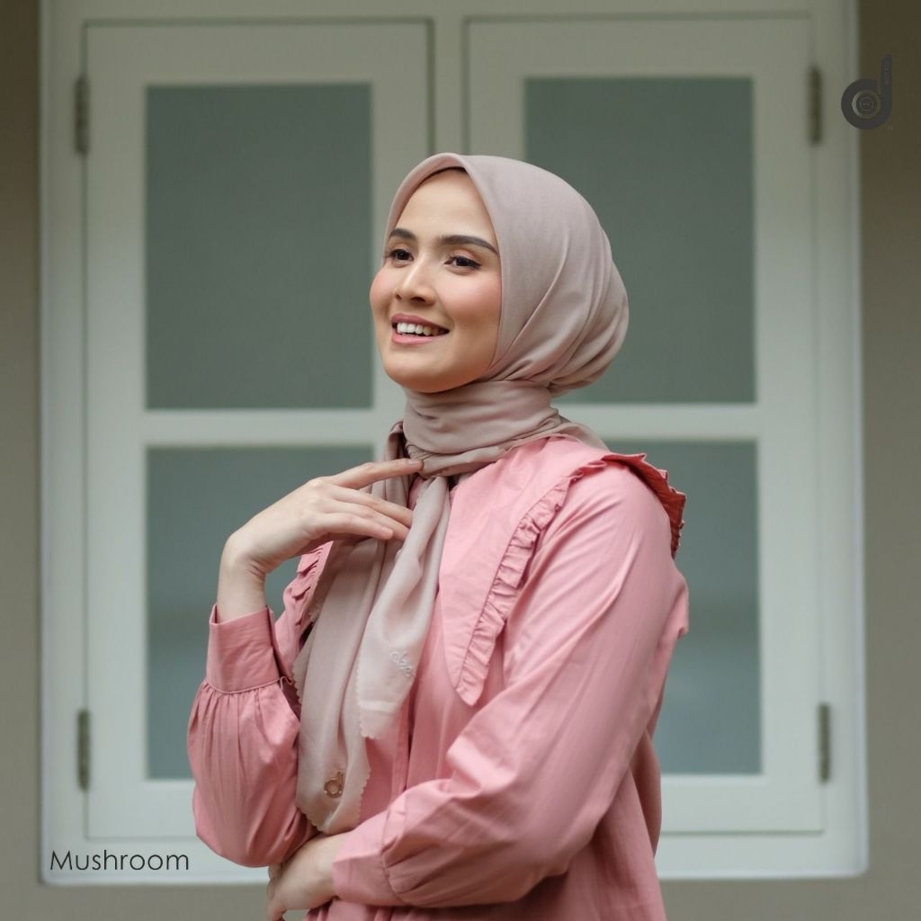 Deenay | Hijab polos  Segi Empat Deenay Original Hijab Deenay Liza Polos Ori