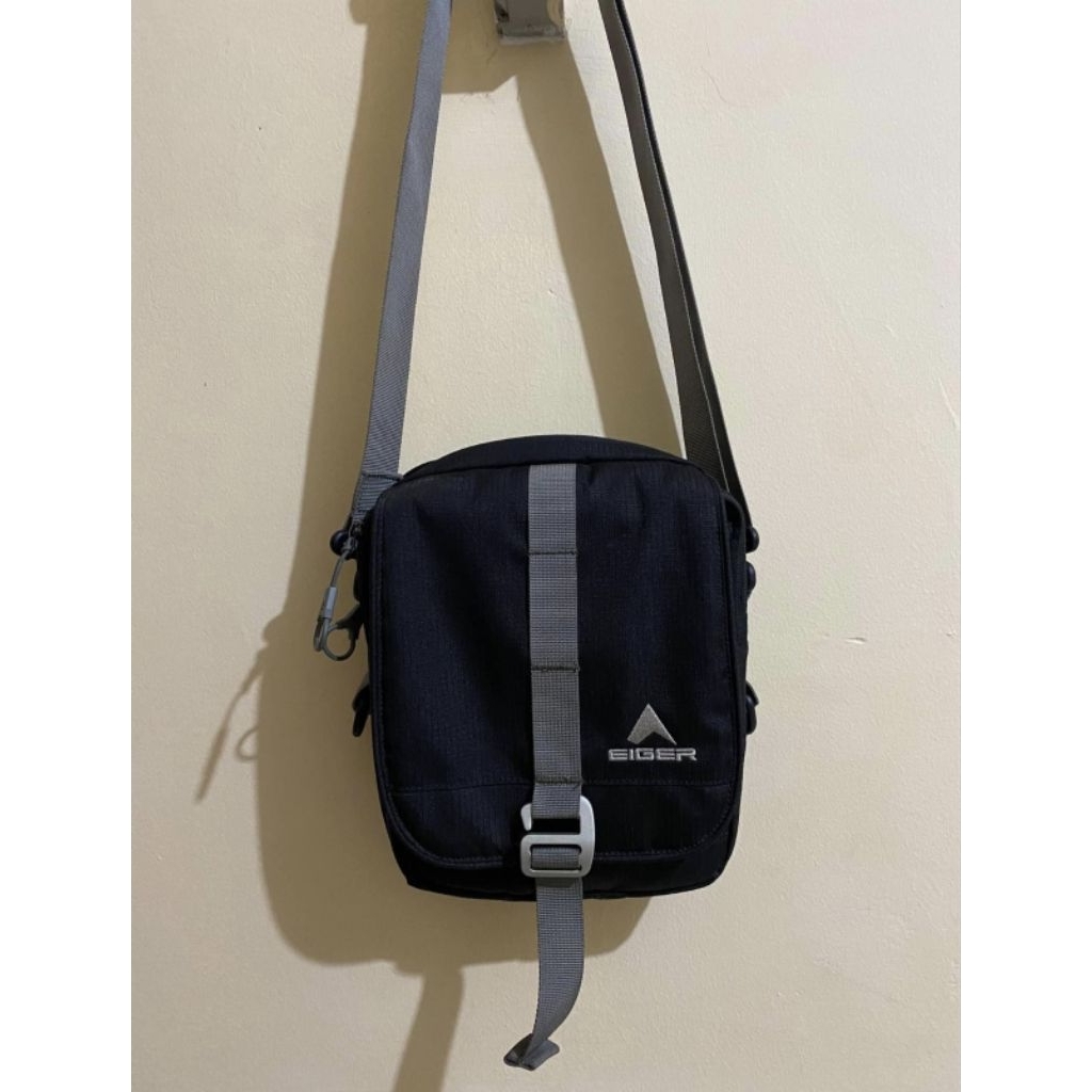 Tas selempang Eiger