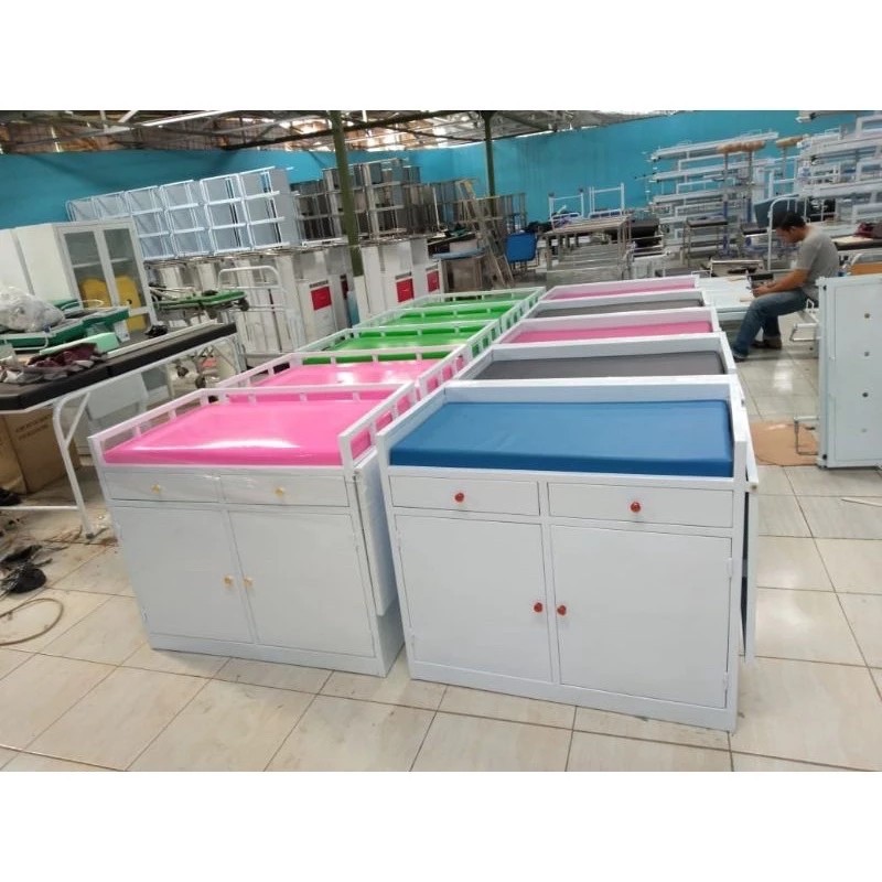 Meja resusitasi bayi besi / meja resusitasi besi / babytable besi / meja resusitasi