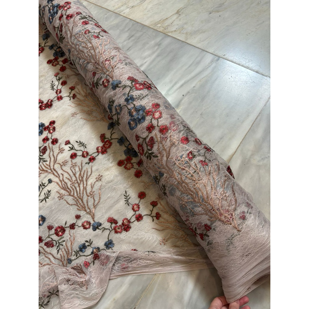 Bahan Kebaya Brokat Brukat Lace Chantily Bordir Motif Bunga Kecil Garden Floral Warna Beige Nude