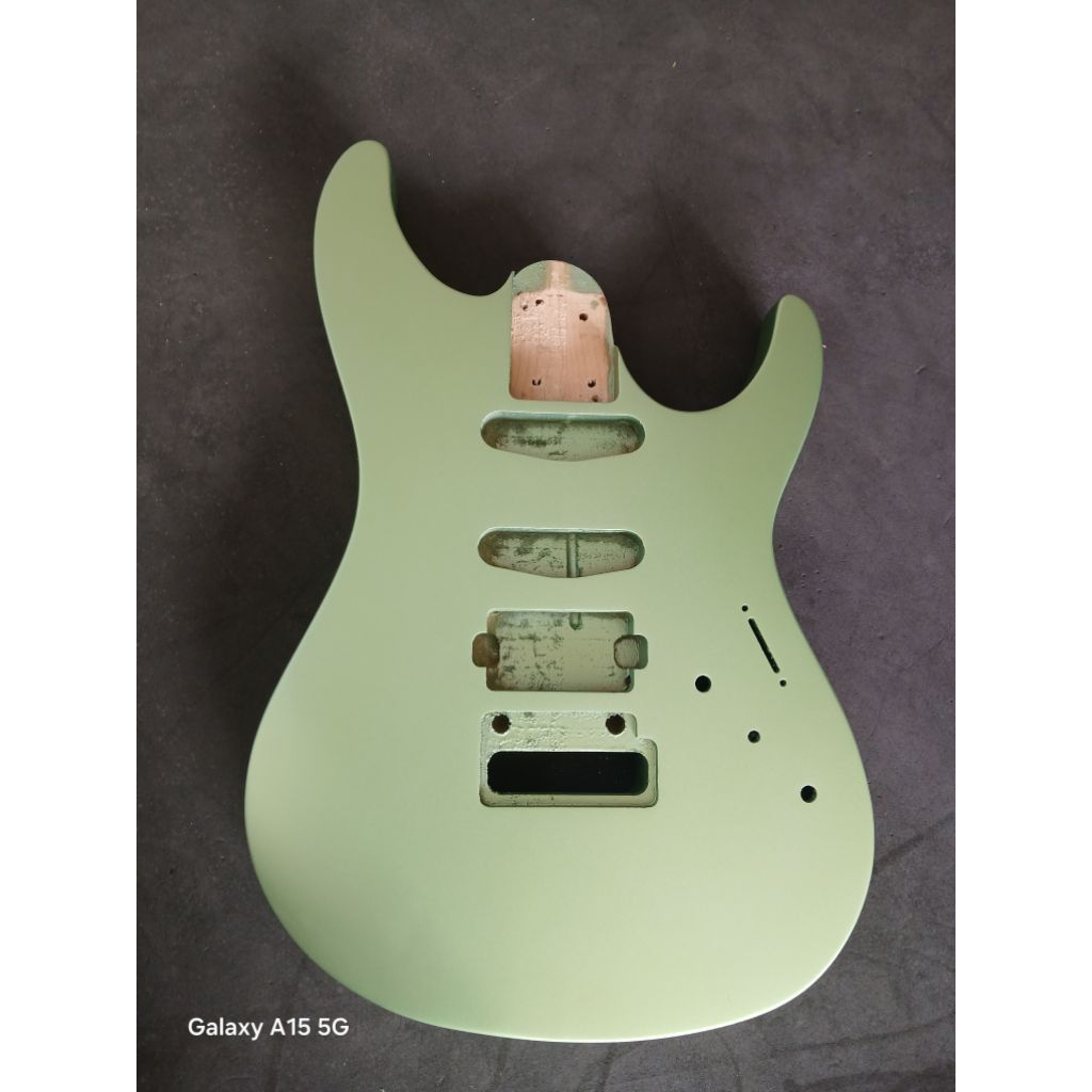 body gitar ibanez  az  green metal