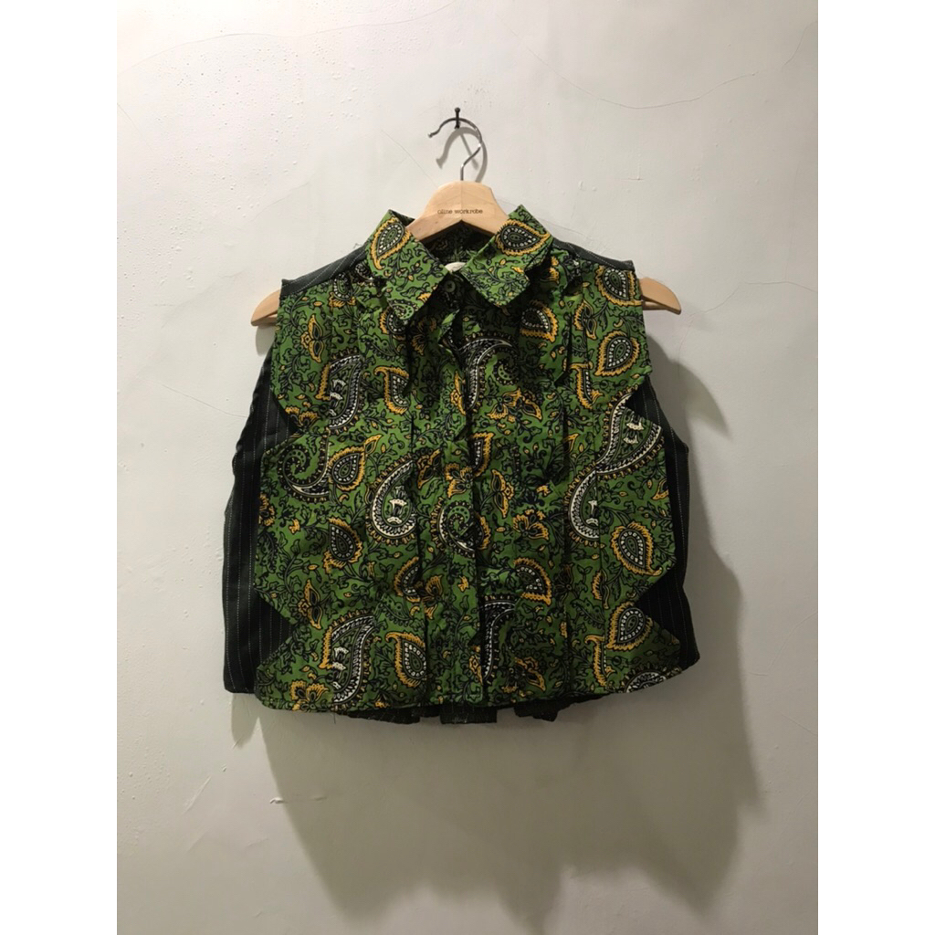 OLINE WORKROBE - VERTHY TOP IN BATIK GREEN
