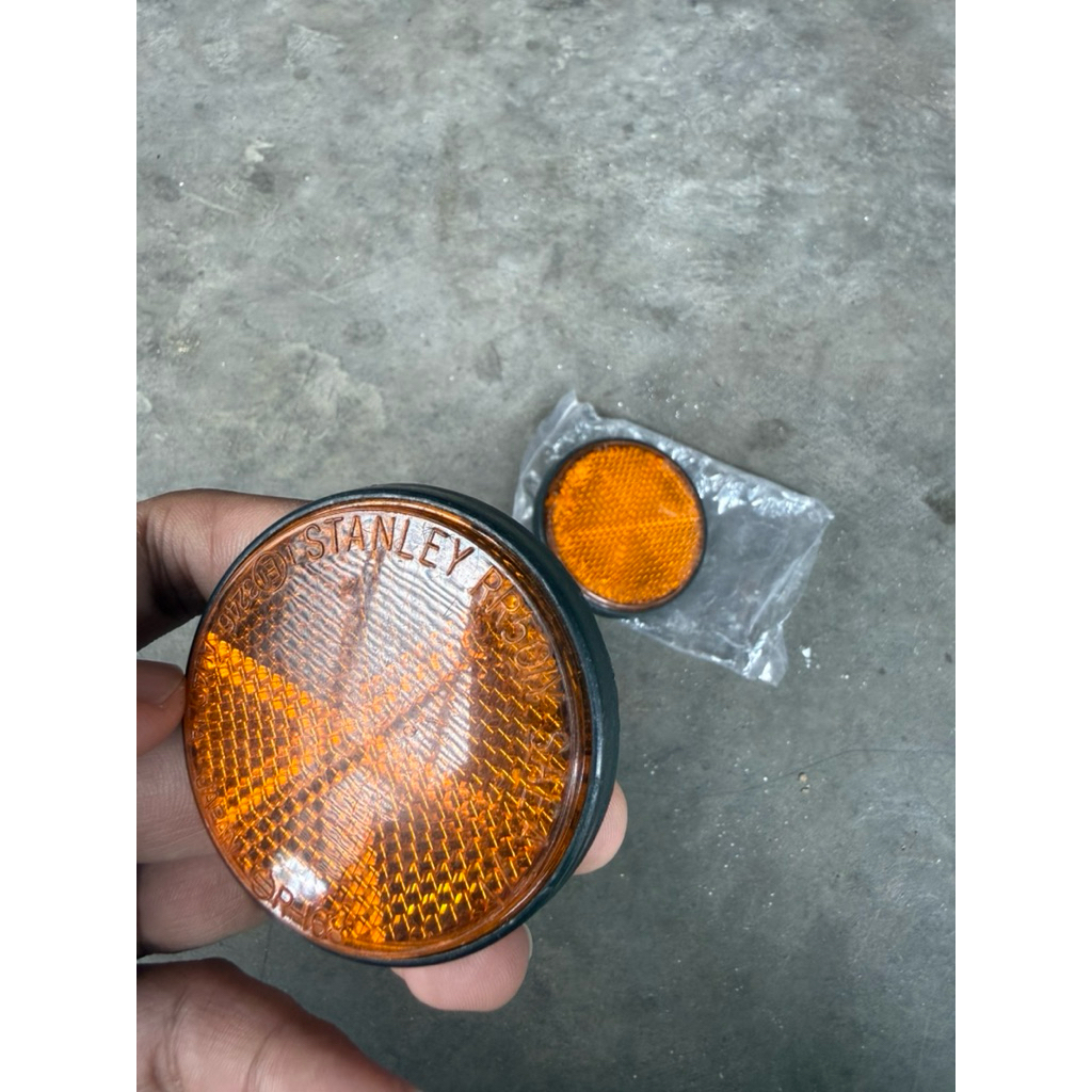 Mata kucing / cat eys Dt100