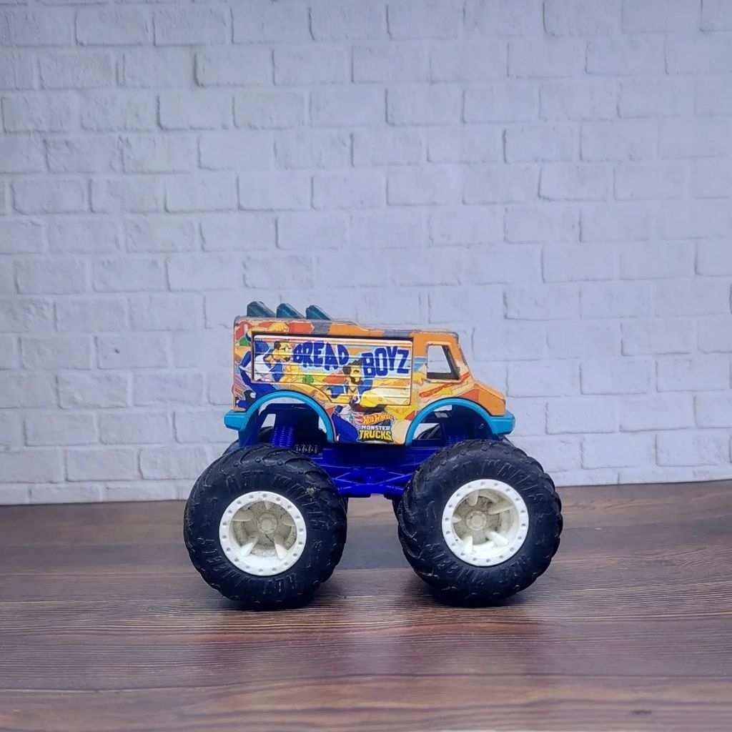 Bread Boyz Monster Trucks ori Hot Wheels Happy Meal Mcd