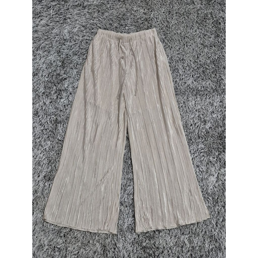 Celana kulot plisket (GU)