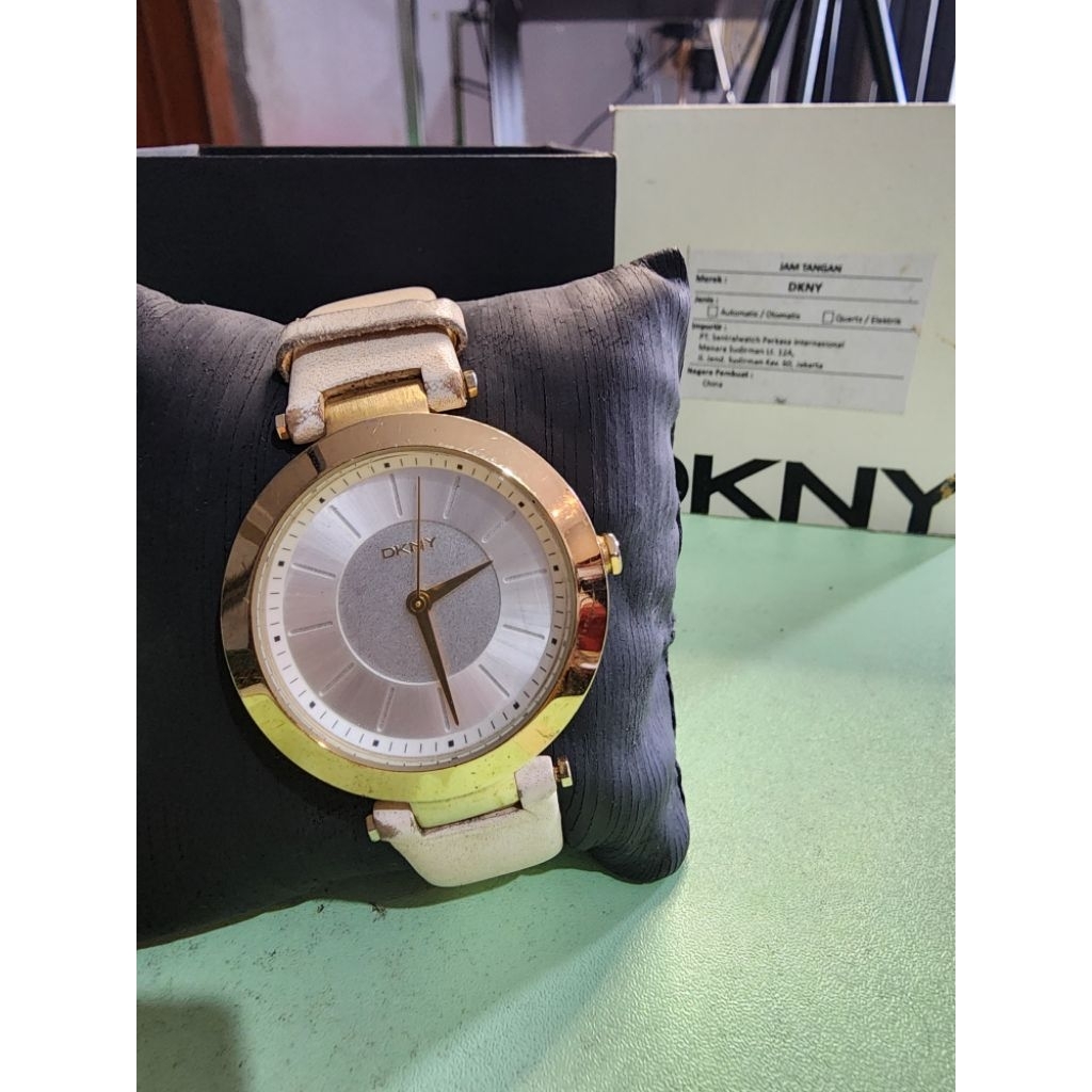 PRELOVED AUTHENTIC DKNY WATCH
